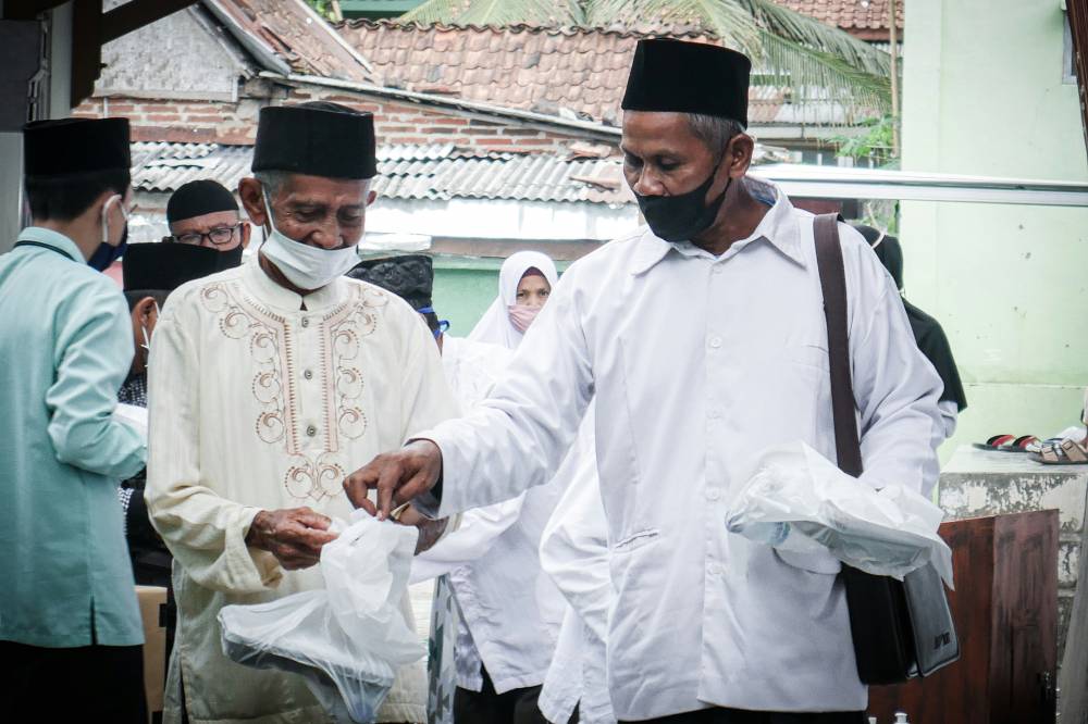 Adab Menjenguk Orang Pulang Haji, Lakukan 5 Hal Ini!.png