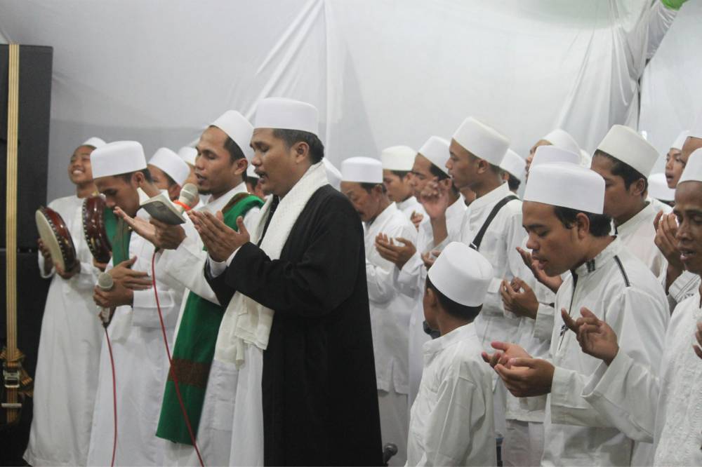 Adab Menjenguk Orang Pulang Haji, Lakukan 5 Hal Ini!.png