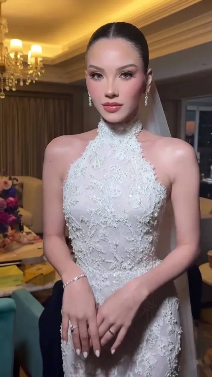 Detail gaun Alyssa Daguise saat intimate dinner