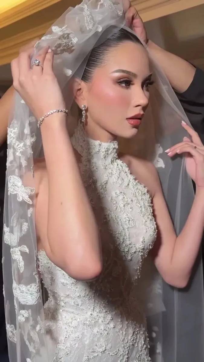 Detail gaun Alyssa Daguise saat intimate dinner