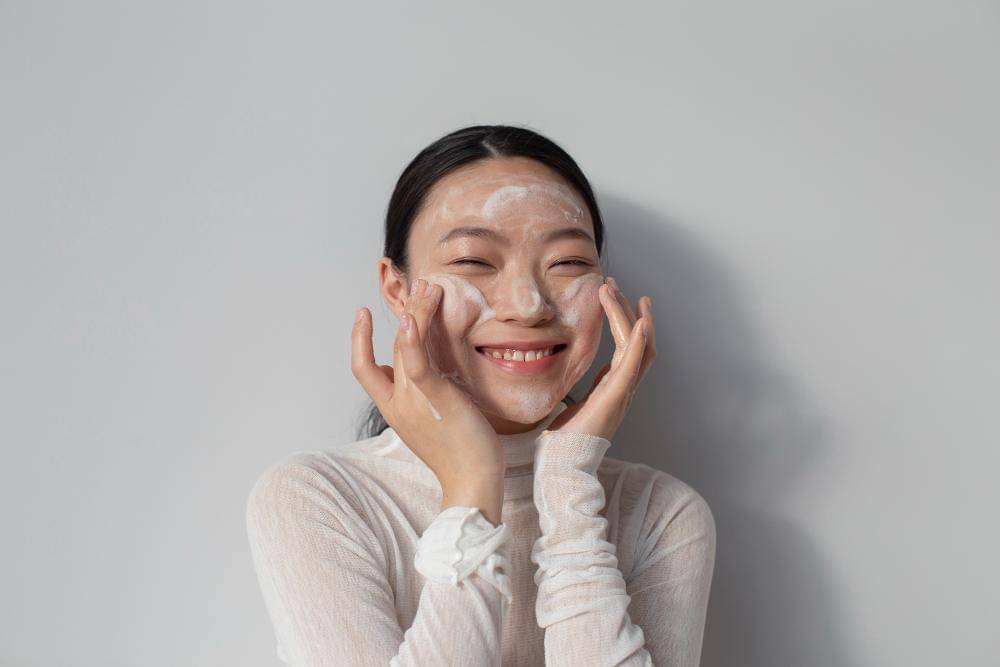 ilustrasi cleanser (freepik.com/freepik)