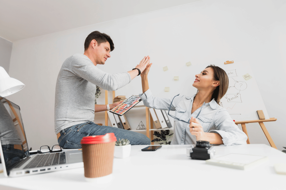 Kebiasaan Kecil yang Memicu Perselingkuhan di Kantor