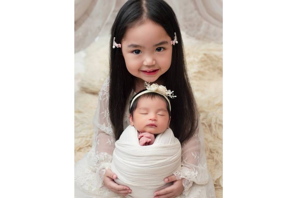 Foto Anak Kedua Siti Badriah dalam Berbagai Ekspresi 4.png