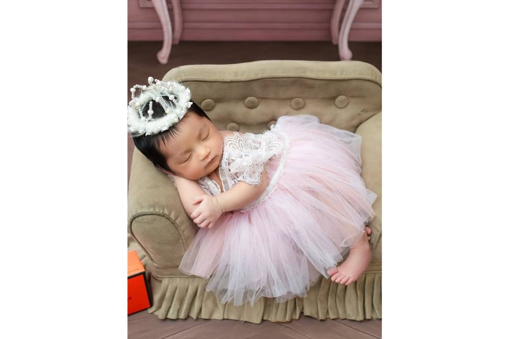 Foto Anak Kedua Siti Badriah dalam Berbagai Ekspresi 5.png