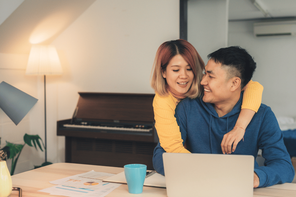 Kebiasaan Kecil yang Memicu Perselingkuhan di Kantor