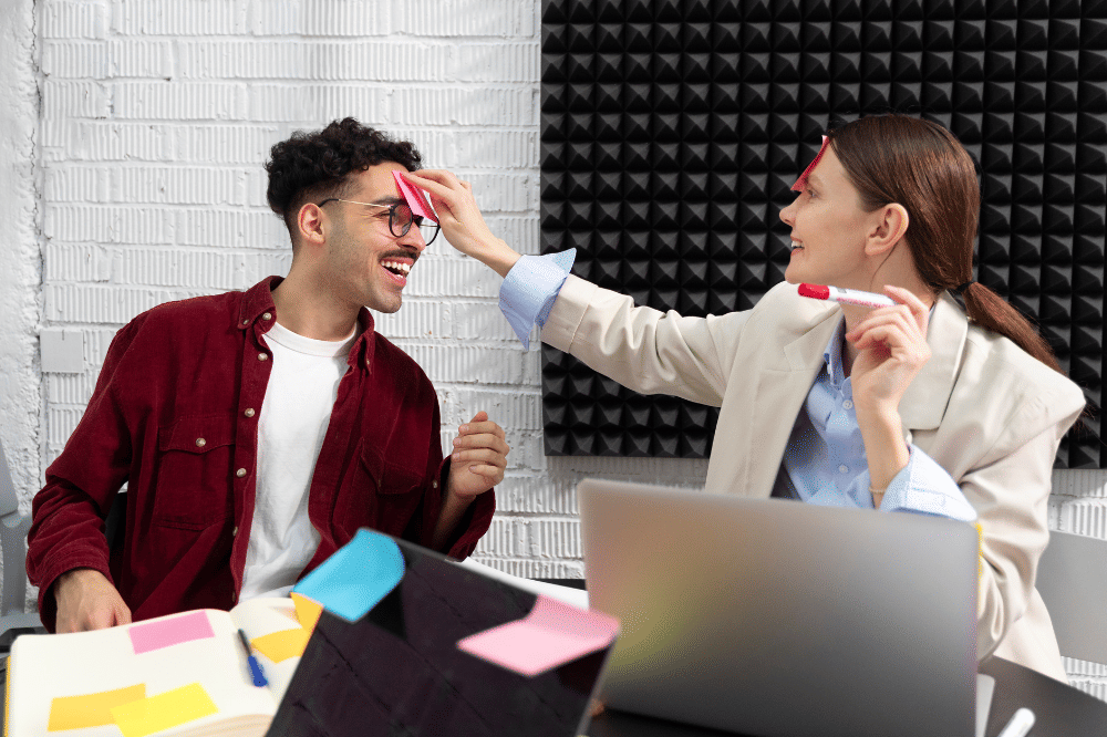 Kebiasaan Kecil yang Memicu Perselingkuhan di Kantor