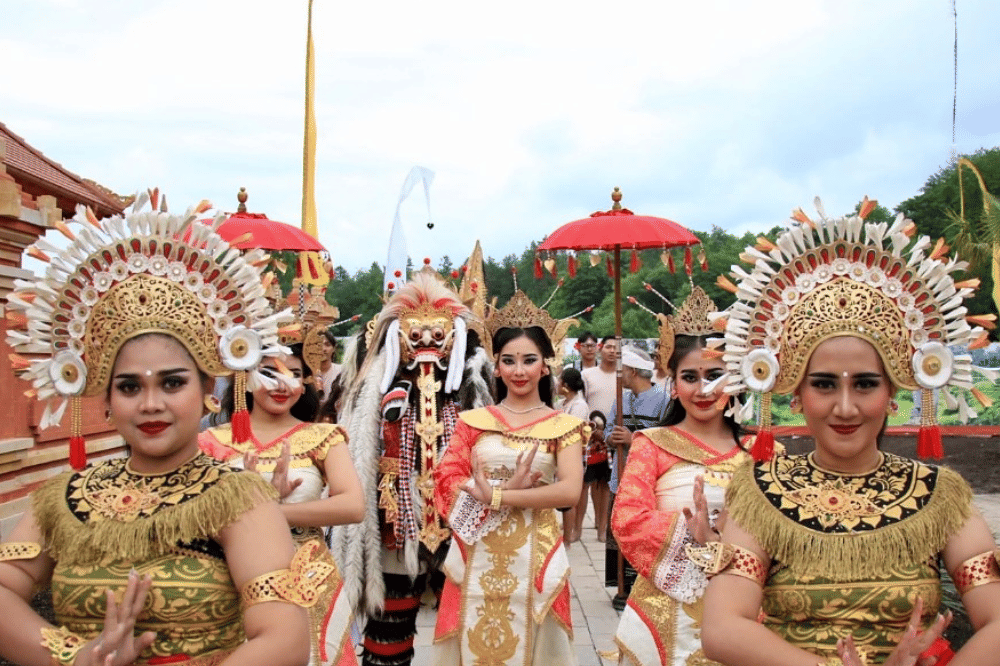 Arak-arakan kebudayaan Bali