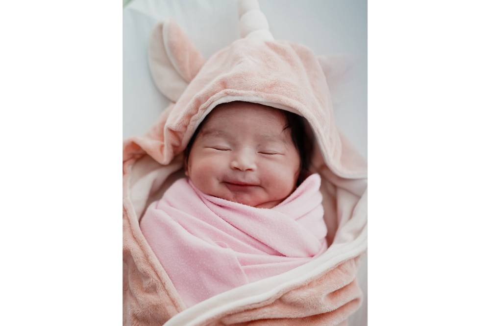 Foto Anak Kedua Siti Badriah dalam Berbagai Ekspresi 7.png