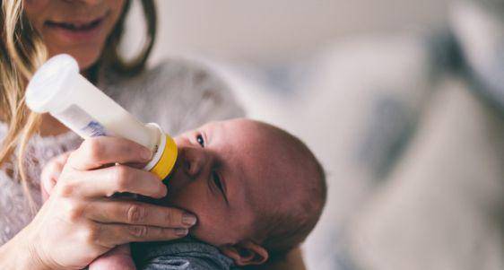 Bolehkah Bayi Baru Lahir Minum Susu Formula Malam Hari? Ini Faktanya!