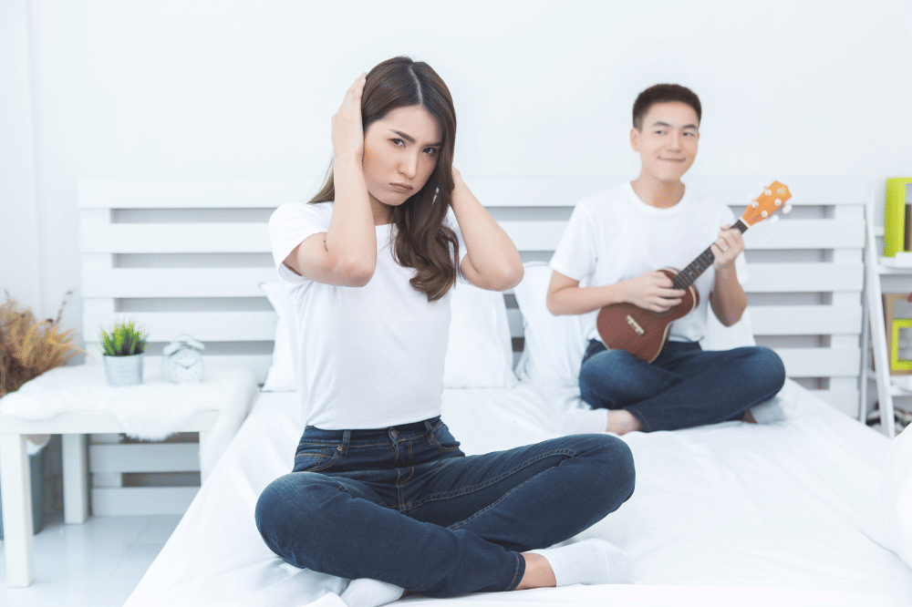 Tanda Pasangan Menangis Diam-Diam