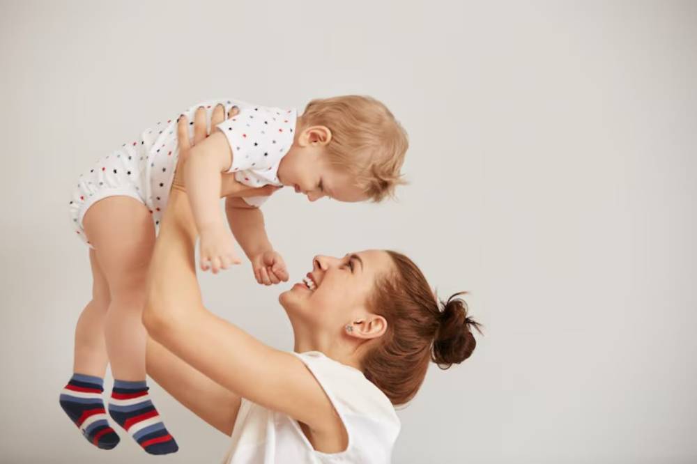 Tips untuk Meningkatkan Perkembangan Sosial Emosional pada Bayi 2.png
