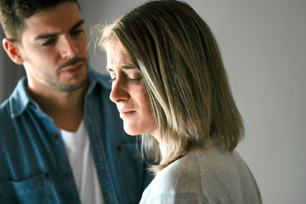 Tanda Pasangan Menangis Diam-Diam