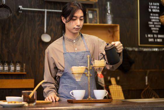 Apa Itu Tradisi Coffee Testing atau Coffee Cupping? Habit Karyawan Kedai Kopi