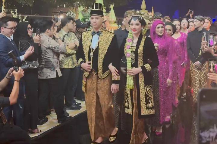 Fashion hingga Make Up Mulan Jameela di Acara Ngunduh Mantu 1.jpg