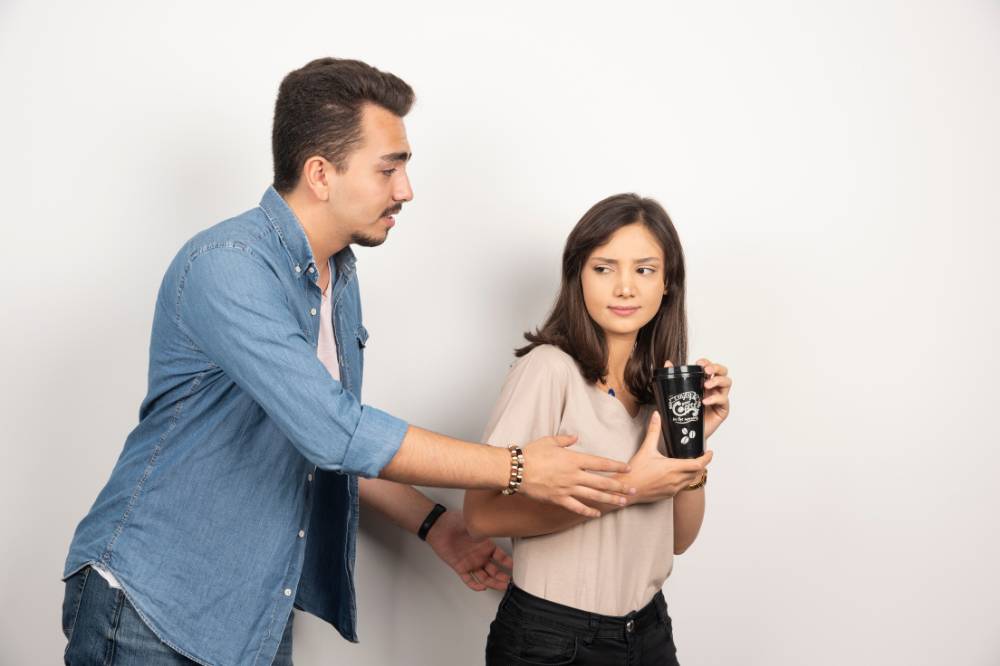 Tanda Pasangan Sakit Hati dan Kecewa