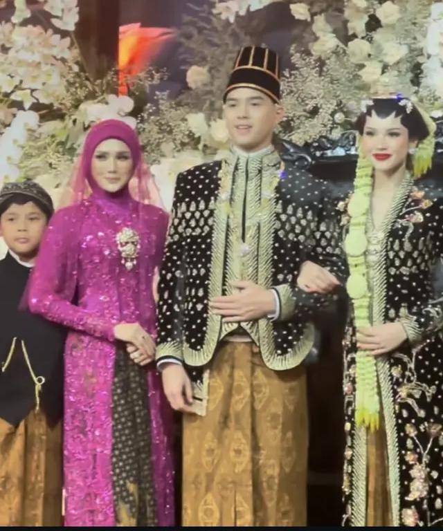 Fashion hingga Make Up Mulan Jameela di Acara Ngunduh Mantu 3.jpg