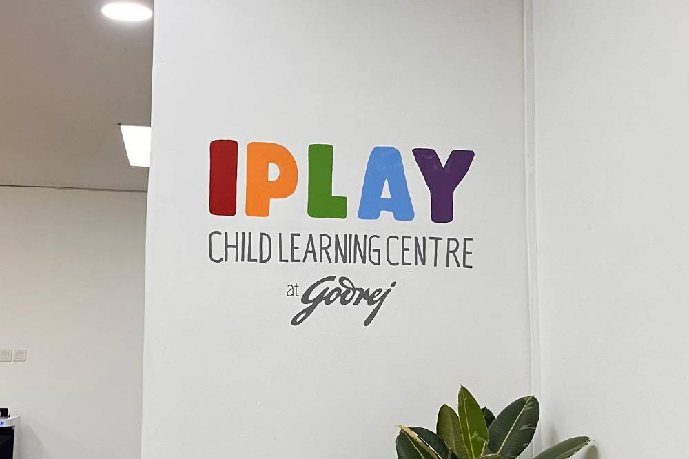 Dinding IPLAY