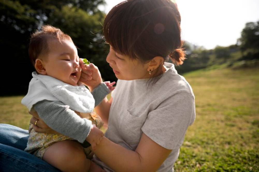 Tips untuk Meningkatkan Perkembangan Sosial Emosional pada Bayi 7.png
