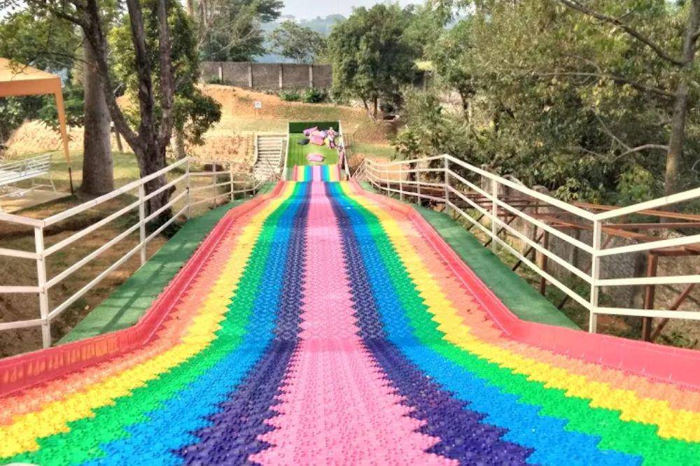 2-Rekomendasi Perosotan Warna-Warni yang Seru untuk Anak.jpg
