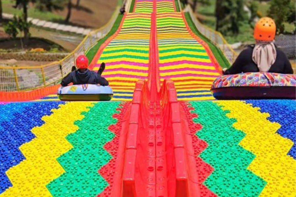 9-Rekomendasi Perosotan Warna-Warni yang Seru untuk Anak.jpg