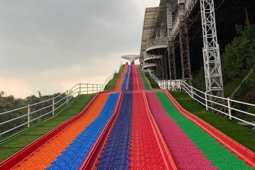 4-Rekomendasi Perosotan Warna-Warni yang Seru untuk Anak.jpg