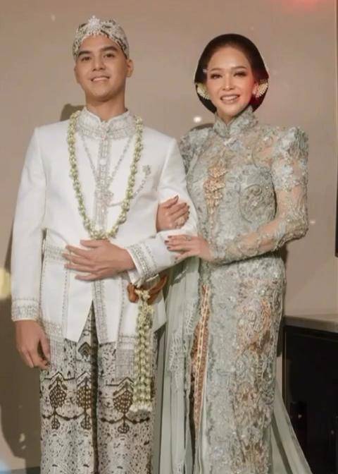 kebaya maia estianty 2.jpg