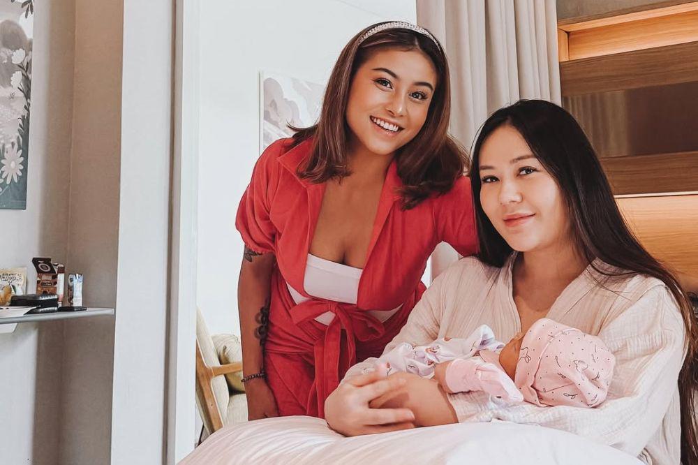 Awkarin Kunjungi Sarah Gibson setelah Melahirkan, Beri Pesan Manis untuk Sahabat