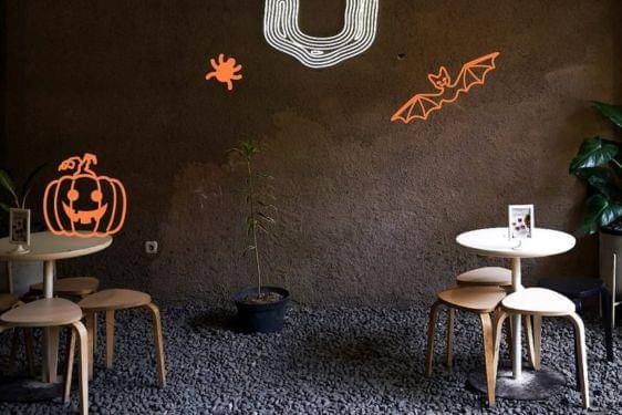 9 Cafe 24 Jam Bandung Terdekat, Sensasi Ngopi Malam di Hutan Pinus