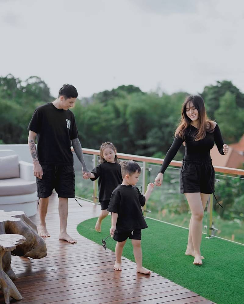 Kini, Irene menjalani hidup bahagia bersama keluarga kecilnya dan tengah menantikan kelahiran anak ketiga.png