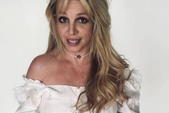Apa Alasan Britney Spears Ganti Nama Jadi Xila Maria River Red_ 3.jpg