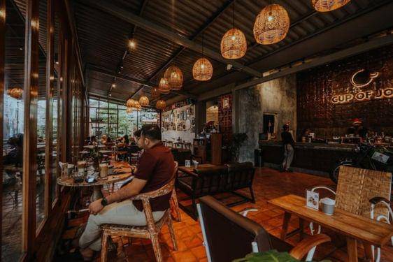 9 Cafe 24 Jam Bandung Terdekat, Sensasi Ngopi Malam di Hutan Pinus