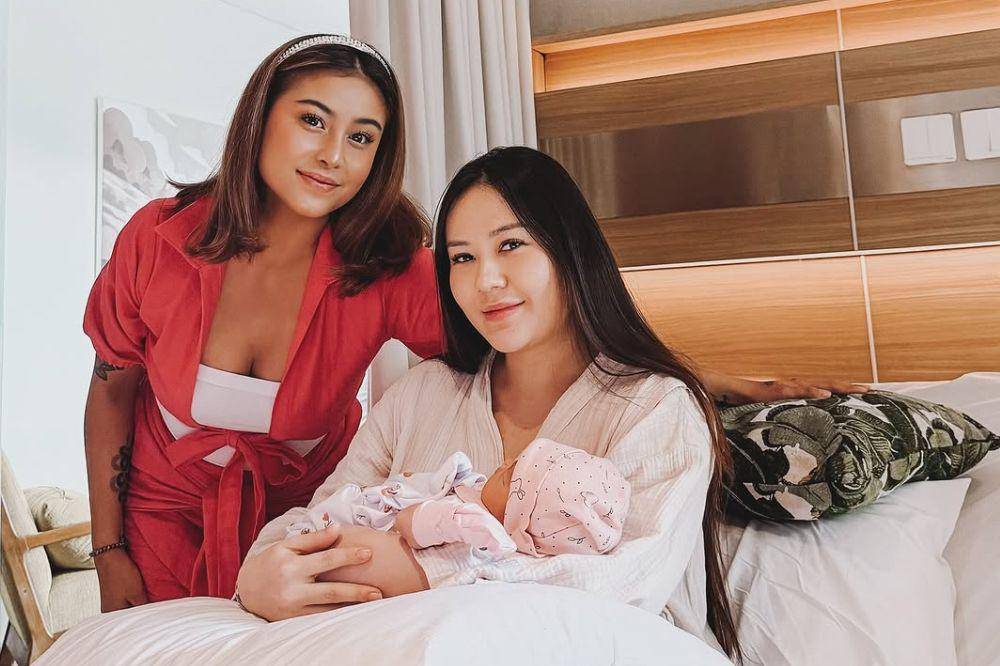 Awkarin Kunjungi Sarah Gibson setelah Melahirkan, Beri Pesan Manis untuk Sahabat (3).jpg
