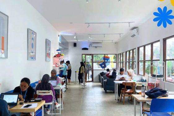 9 Cafe 24 Jam Bandung Terdekat, Sensasi Ngopi Malam di Hutan Pinus