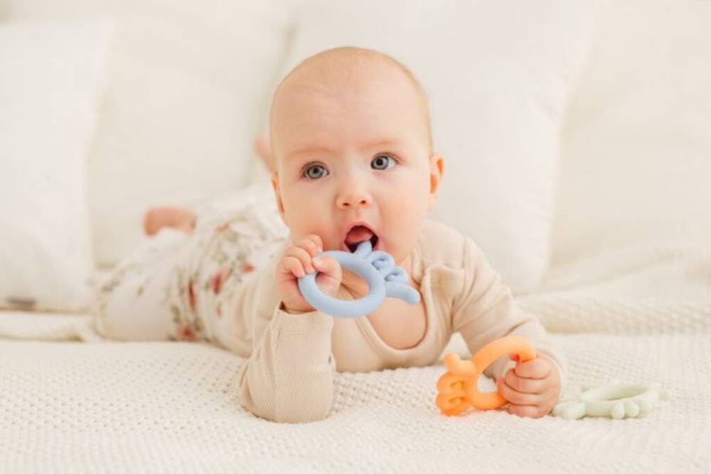Bayi tumbuh gigi.png