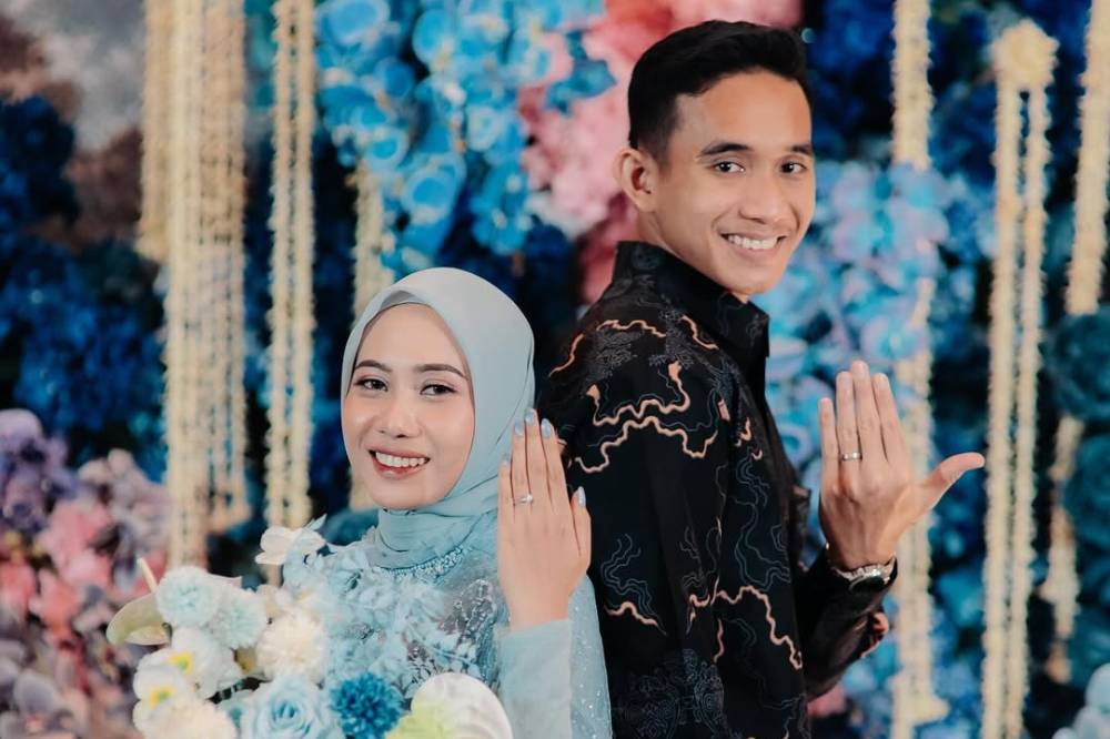 Rizky Ridho dan istri