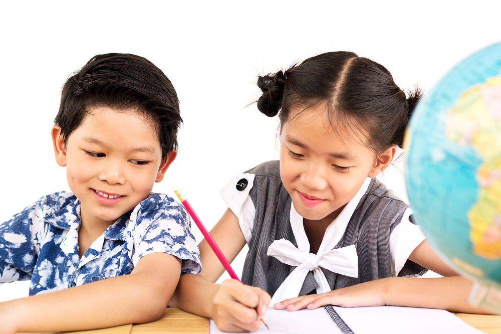 Anak-anak sedang belajar