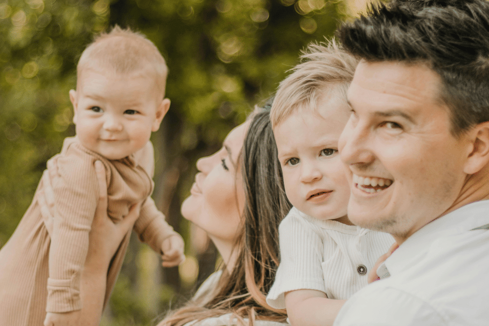 Keluarga dengan dua  anak