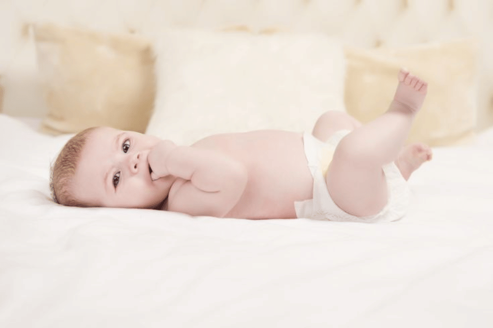 Bagaimana cara mengatasi BAB berlendir pada bayi?