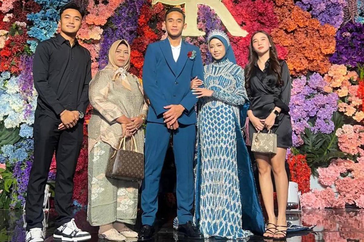 Pemain Timnas RI di Pernikahan Rizky Ridho 1.jpg