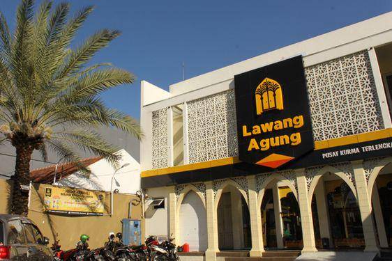 7 Toko Oleh-oleh Haji dan Umroh Surabaya, Lokasinya Strategis