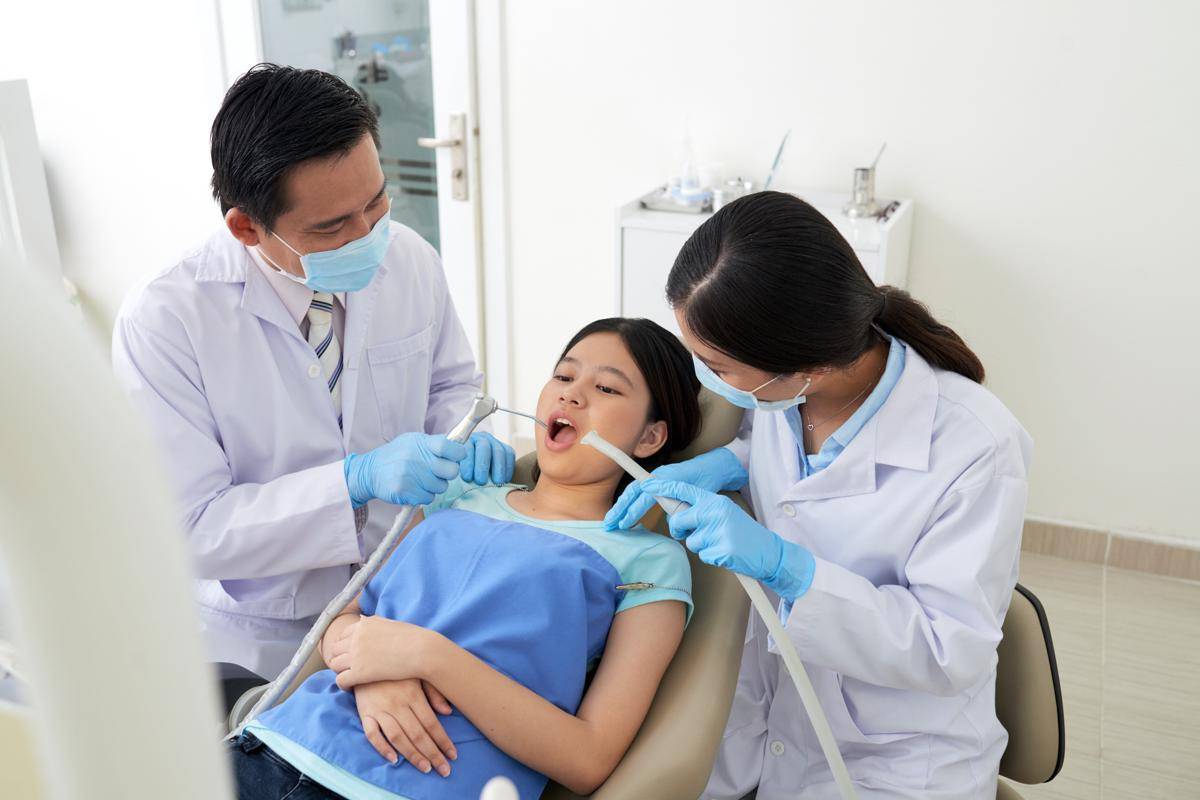 8 Dokter Gigi Bandung Terdekat, Andalan Wajib Mama Saat Berobat