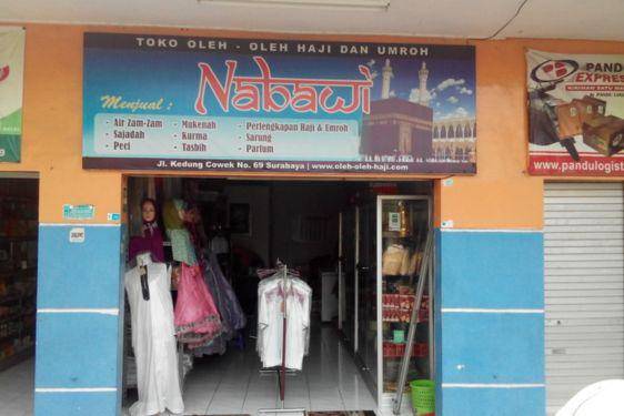 7 Toko Oleh-oleh Haji dan Umroh Surabaya, Lokasinya Strategis