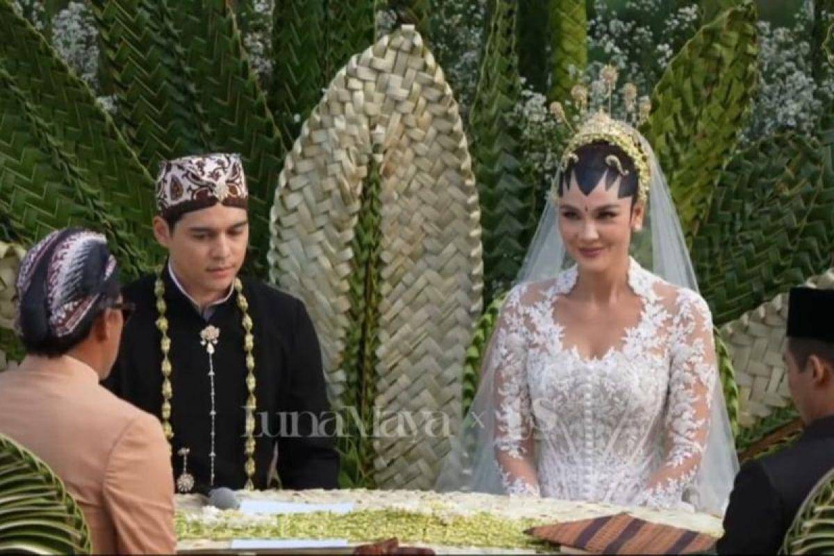 Luna Maya menggunakan jasa Bubah Alfian di hari pernikahannya 