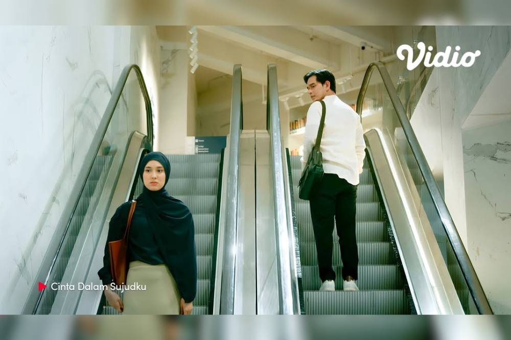 Still foto Cinta dalam Sujudku