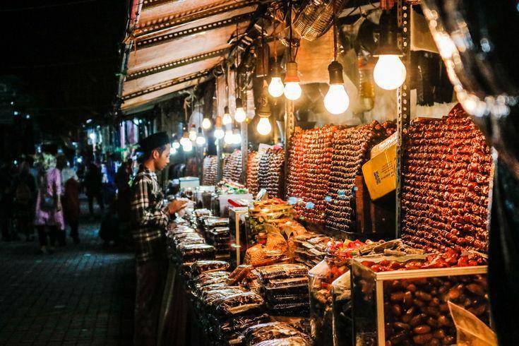 7 Toko Oleh-oleh Haji dan Umroh Surabaya, Lokasinya Strategis