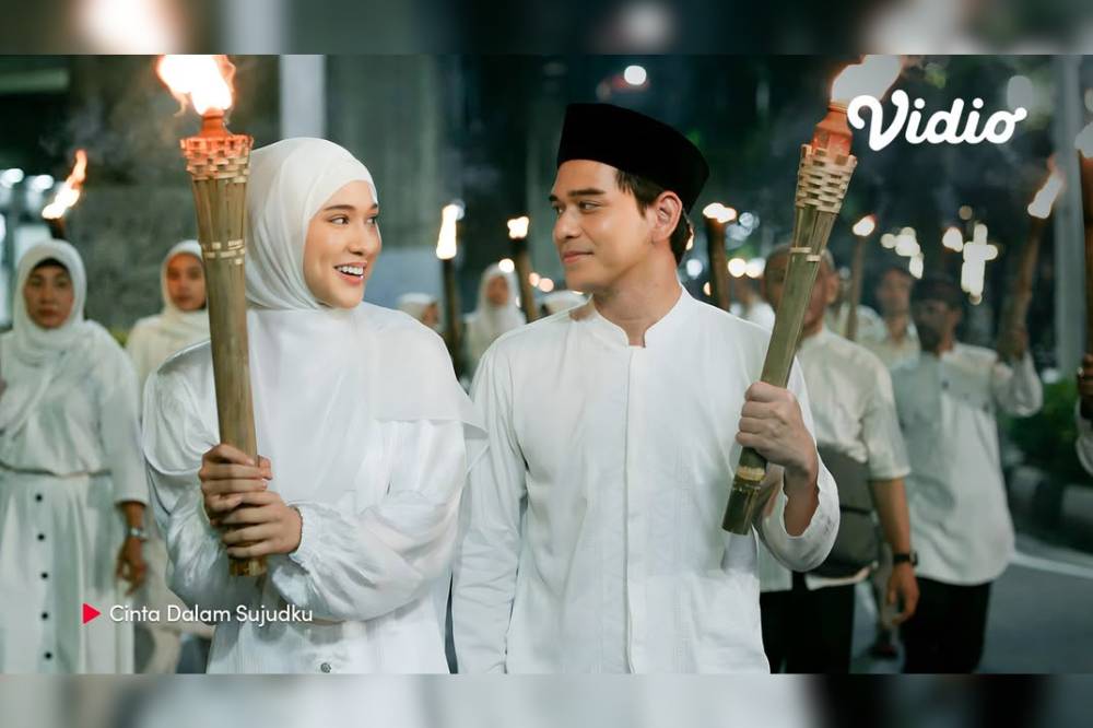 Still foto Cinta dalam Sujudku