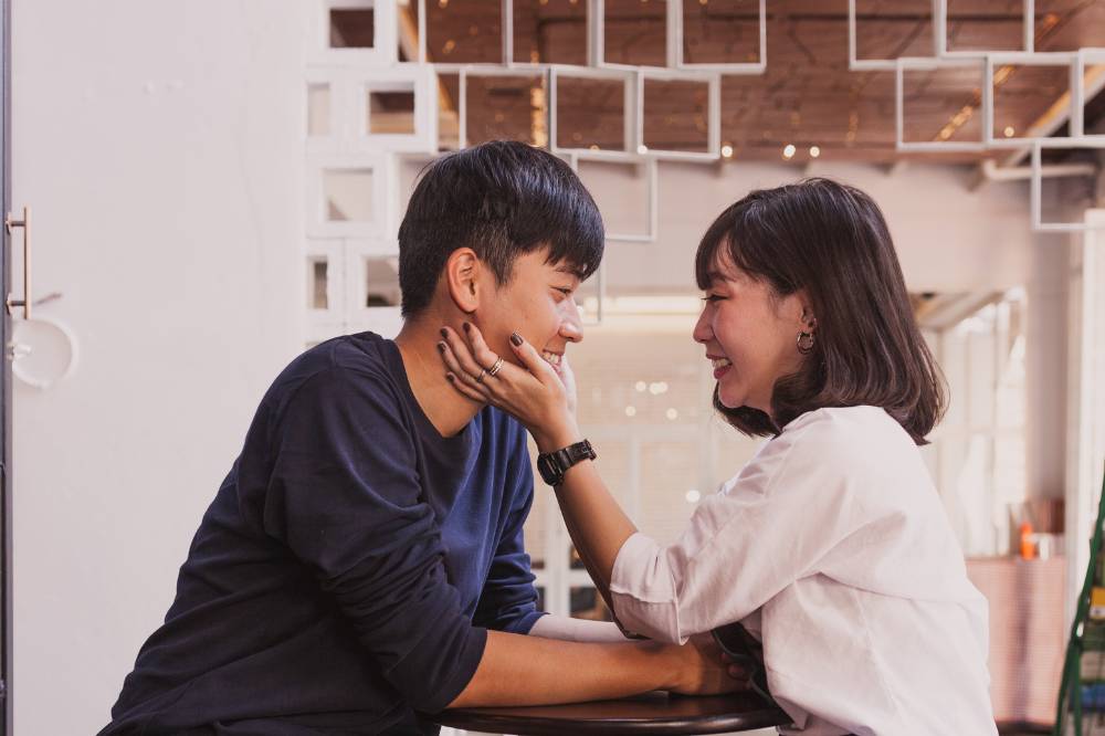 Ciri Pasangan Kepribadian Ambivert