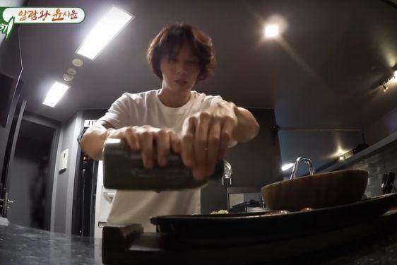 Cara Diet Aktor Yoon Shi Yoon, Turun 5kg dalam Sehari!