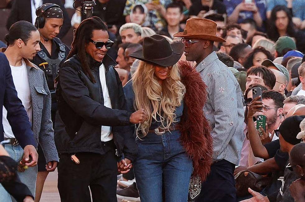Foto Beyonce dan Jay Z Pakai Baju Koboi di Show Louis Vuitton 1.jpg