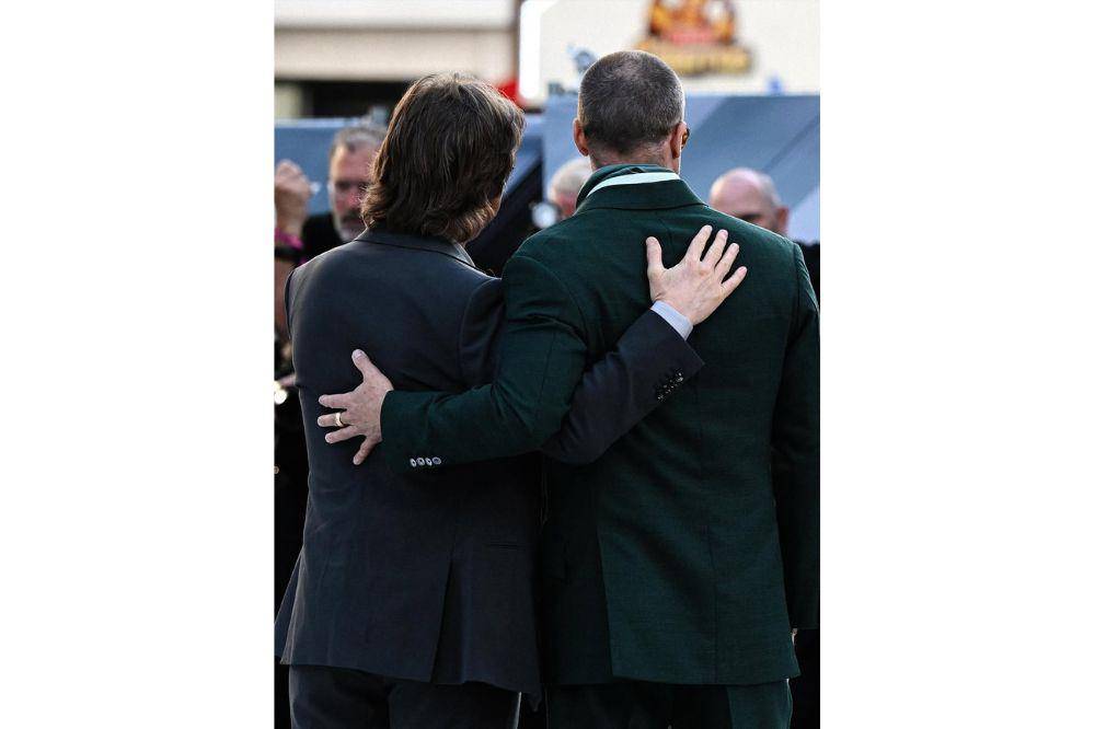 potret tom cruise dan brad pitt 6.jpg